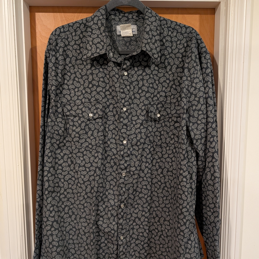 Wrangler Black and Gray Paisley Button Down Shirt